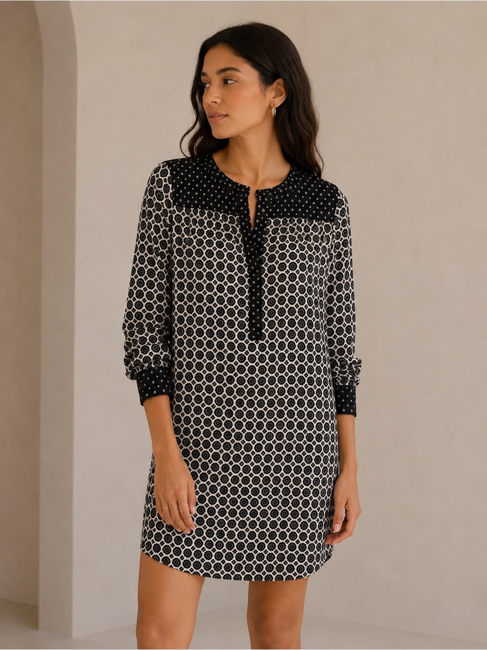 LOFT Black and White Medallion Long Print Sleeve  Shift Dress Size XS